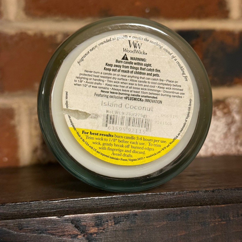 WoodWick Island Coconut Scented Candle 9.7oz Hourglass Jar CrackleWood Wick RARE - Picture 4 of 4